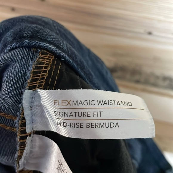 Lane Bryant Size 26 Dark Blue Flex Magic Waistband Mid-rise Bermuda Denim Shorts - Picture 8 of 9